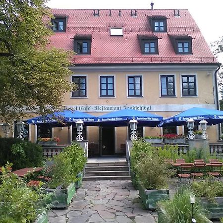 Hotel Jagdschlossl Eichenried Moosinning Buitenkant foto