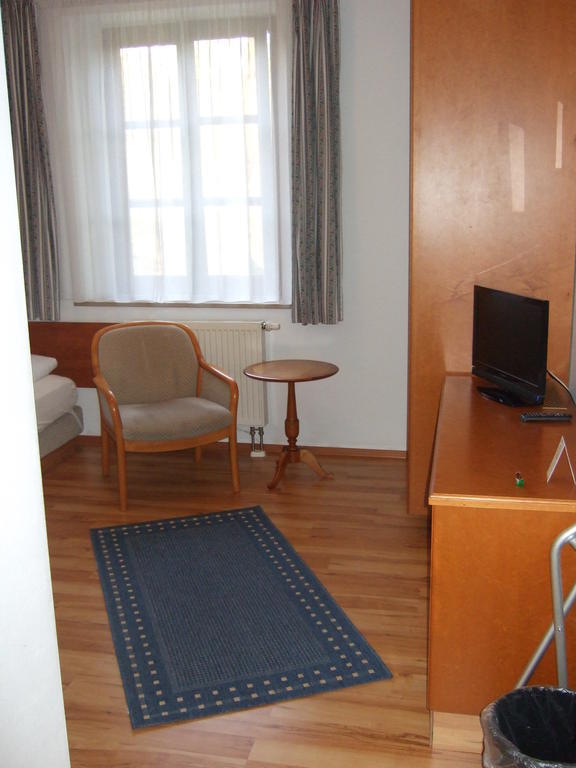 Hotel Jagdschlossl Eichenried Moosinning Kamer foto