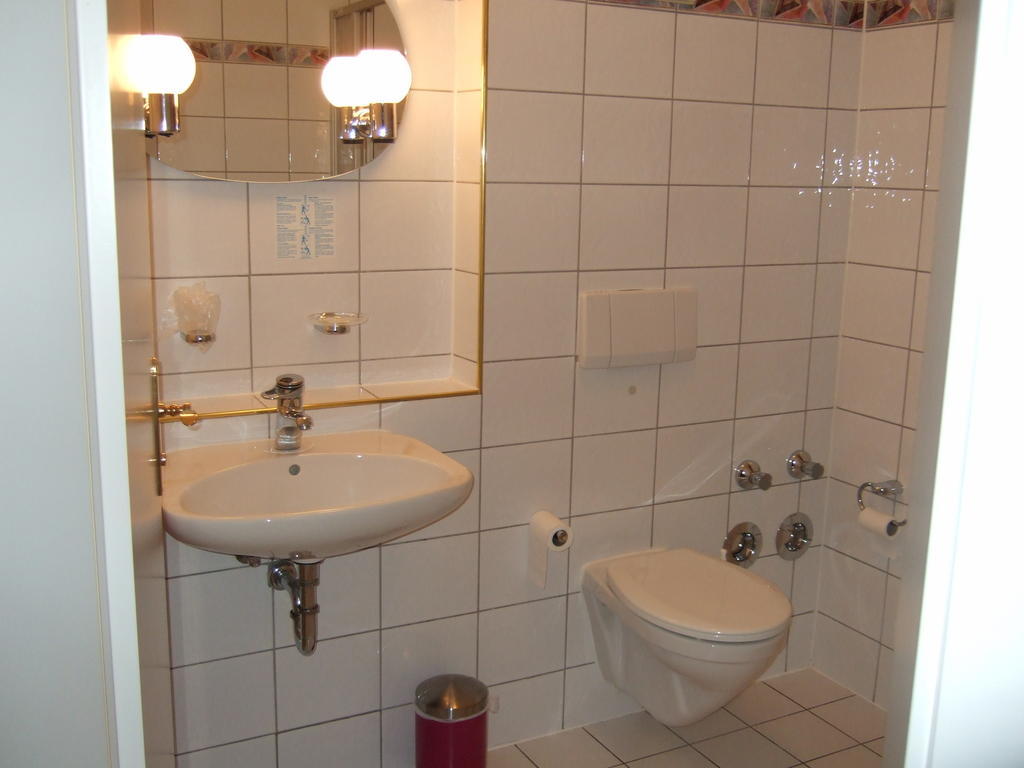 Hotel Jagdschlossl Eichenried Moosinning Kamer foto