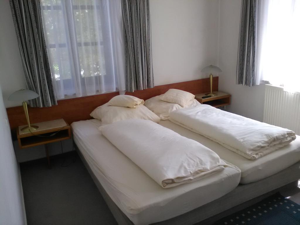 Hotel Jagdschlossl Eichenried Moosinning Buitenkant foto