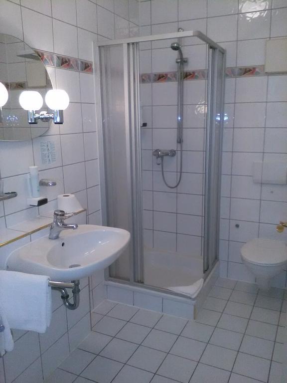 Hotel Jagdschlossl Eichenried Moosinning Buitenkant foto